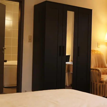 酒店 Hotel Bouillon 3*