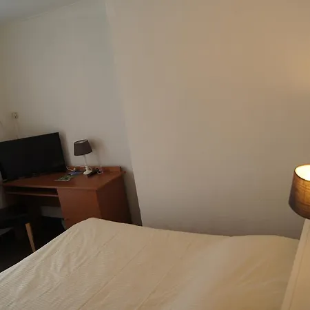 فندق Hotel Bouillon 3*